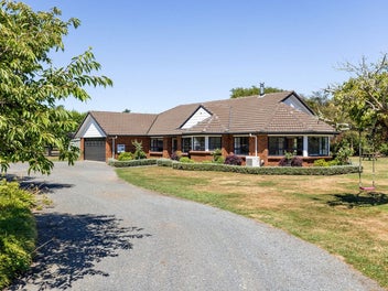 Country Living Just Minutes from Town!
