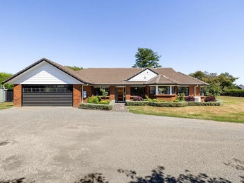 Country Living Just Minutes from Town!