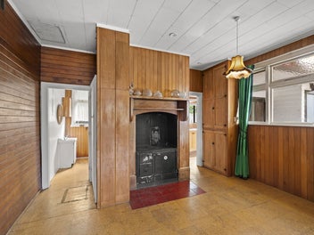 Charming 1930 Bungalow Awaits New Owners!