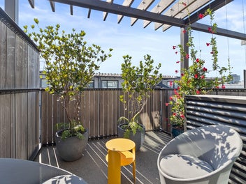 City-Fringe Bargain - Vendors Say SELL!