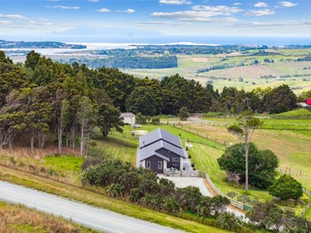 Lifestyle, Work from Home and a Barn!