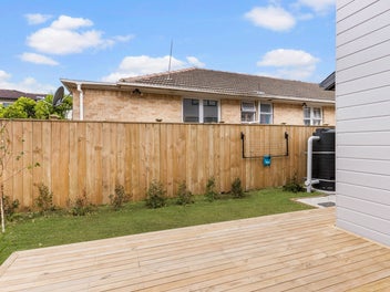 Brand new standalone - Papatoetoe's golden circle