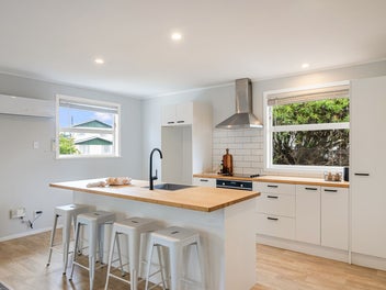 READY, RENOVATED & RIGHT BY THE BEACH