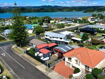 Coastal Comfort - Minutes from the Beach!