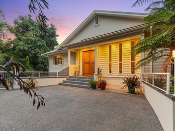 Dual Living with Potential Home Business space!