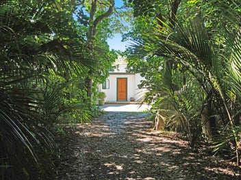 Two Homes on One Title – A Slice of Paradise!