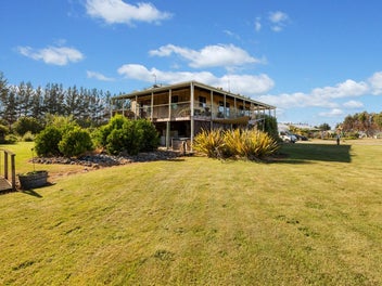 Idyllic Country Living in Burnham!