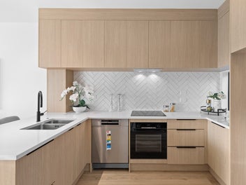 Reserve Facing Townhouse. Sky City Views!