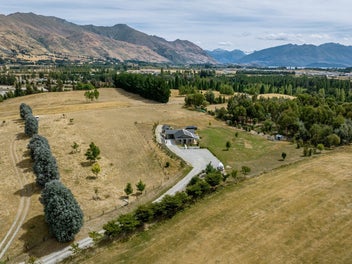 Country Calm, Close to Town!