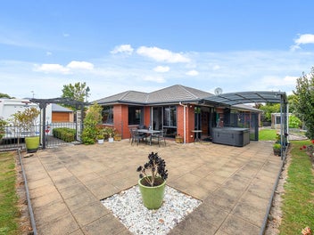 Double Glazed, Spacious and Inviting