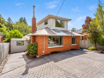 Spacious & Versatile 6-Bedroom Home in Wakari