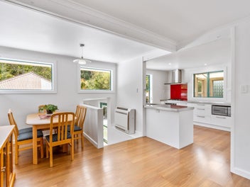 Spacious & Versatile 6-Bedroom Home in Wakari