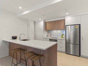 NEW 1-Bed + Study Apartment - Sleeps 4!
