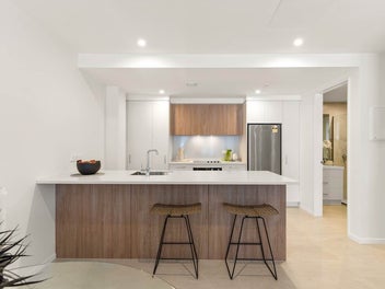 NEW 1-Bed + Study Apartment - Sleeps 4!