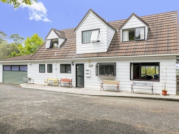 Private Family Living in Albany Heights