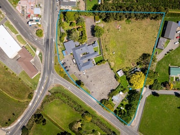 Meeanee Hotel + Two Houses