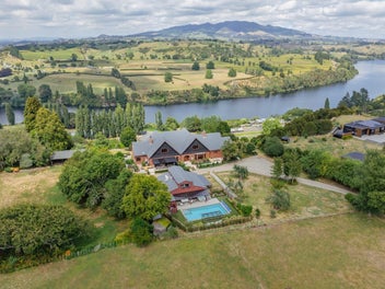 Luxurious Family Home in Karapiro Area