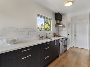 967m2 Freehold & Renovated Bargain!