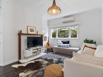 Charming 1920s deco home