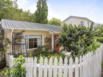 Heart & Soul Cottage - 378sqm Freehold