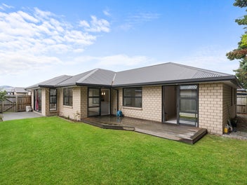 Immediate Sale: Owners Moving Overseas