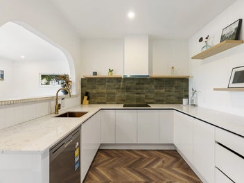 $125k below CV! Rangitoto + Westlake! 50s brick