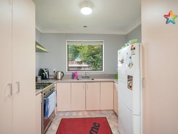 SUNNY, STYLISH & SUPER LOW MAINTENANCE!