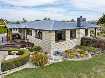 Tidy home, great sheds - perfect all rounder