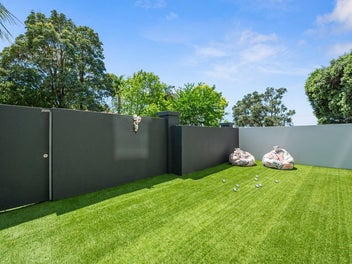 Sun, Space & Seamless Indoor-Outdoor Flow