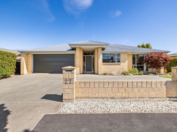 Wellington Beckons, This Home Awaits!