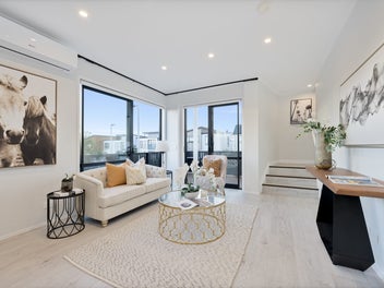 Stylish Corner Terrace with Breathtaking Views