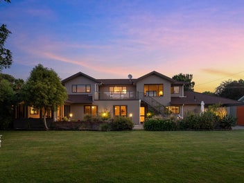 Private Grandeur In Central Blenheim