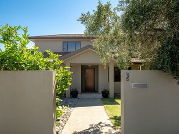 Private Grandeur In Central Blenheim