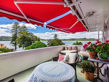 Charming Dream Home And Breathtaking Harbour Views