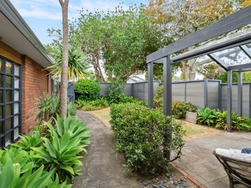 Excellent Single Level Living in the Sun!