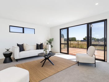 Philpotts Family Home Overlooking Reserve