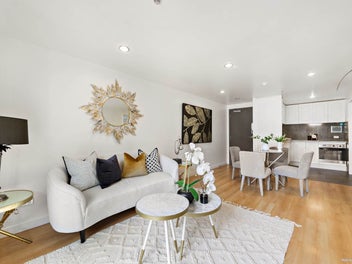 Newly Refurbished Living with Carpark