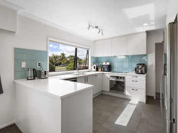 Stylish & Spacious in The Gardens