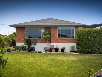 $1,395,000 Brick Beauty Luck #8 - Orewa