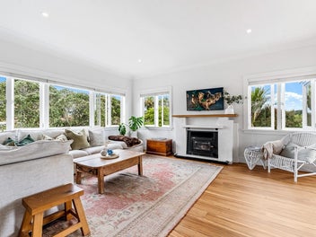 Charming Renovated Bungalow in Prime Location!