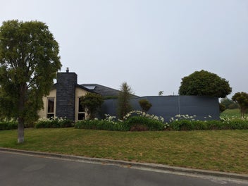 PRIVATE, MODERN, OPPOSITE GOLF COURSE BOUNDARY !