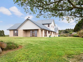 MODERN COUNTRY LIVING WITH ENDLESS POTENTIAL