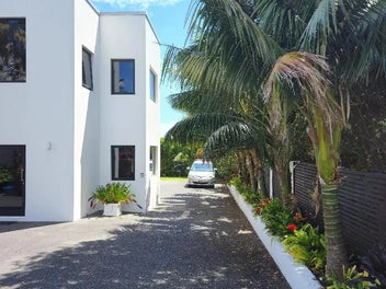 Image 1 of 21