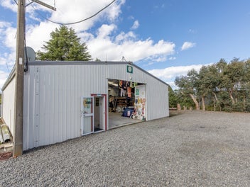 Spacious Home with dream shed