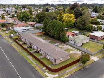 9.02% GY- 5 UNITS, TOKOROA - $1,250,000 NEG