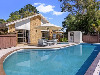WATERFRONT FAMILY FUN (50 ACRES)!