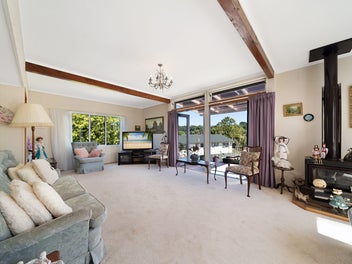Charming Family Home in Oratia Not to Be Missed!!!