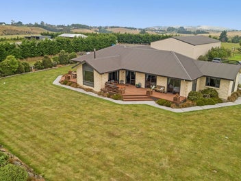 Incredible 26 Hectare Country Retreat!