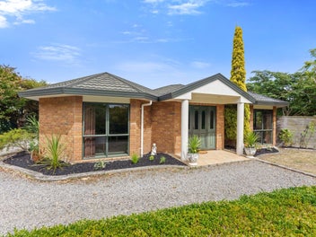 QUIET & CENTRAL FAMILY HAVEN!