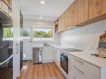 * UNDER OFFER * Secluded Style in Richmond